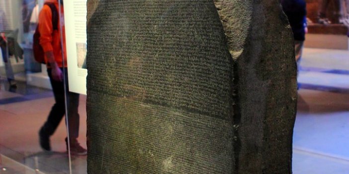 220 yıllık sır çözüldü: Rosetta taşı neden üç dilde yazıldı