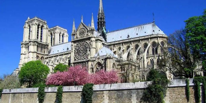 2019 yılında yanan Notre Dame Katedrali’nin açılacağı tarih belli oldu