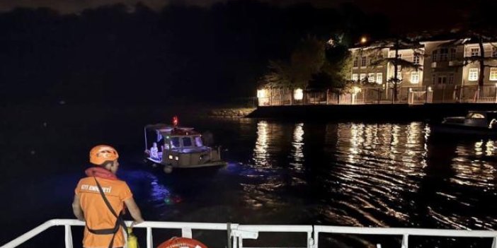 Beykoz önlerinde arızalanan tekne kurtarıldı