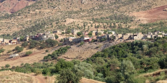 Bu köy 2 haftadır kabusu yaşıyor. Geceleri aniden geliyor. Köy halkı nöbet tutuyor