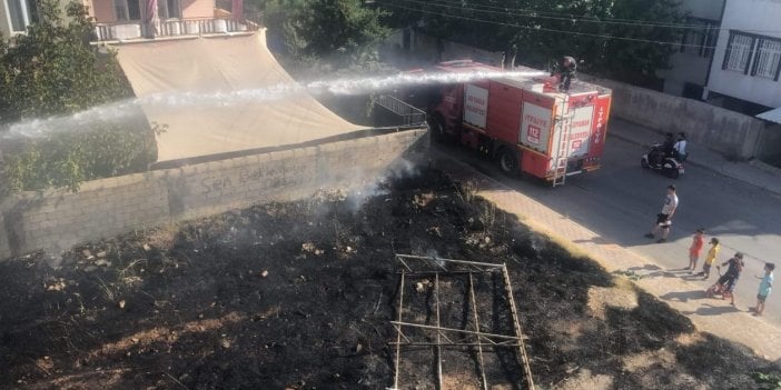 Boş arazide ot yangını çıktı