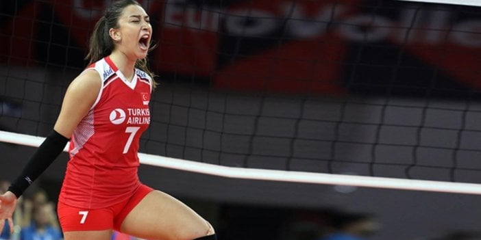 Milli voleybolcu Hande Baladın bikiniden sonra bir elbise giydi herkes ona baktı