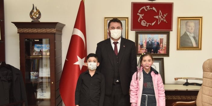 Adını Türk bayrağına işleten AKP’li Belediye Başkanı yeni bir bayrak skandalıyla gündemde