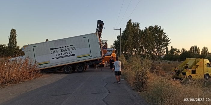 Edremit'te kamyon dereye uçtu