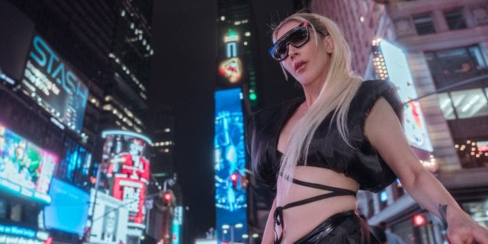 Hande Yener'i New York'ta Lady Gaga'ya benzettiler