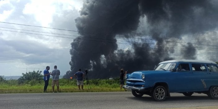 Küba'da limandaki ham petrol depolama tesislerindeki patlamalarda 77 kişi yaralandı