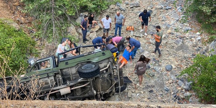 Alanya'da turistlerin bulunduğu safari cipi şarampole devrildi: 7 yaralı