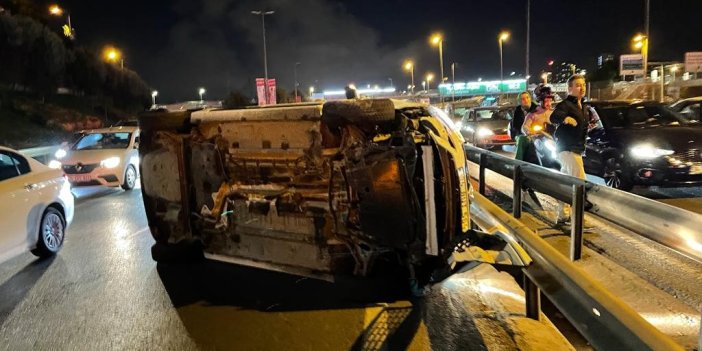 Kağıthane’de meydana gelen trafik kazasında otomobil yan yattı: 1 yaralı