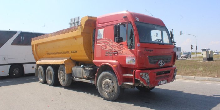 Kamyon ile otomobil çarpıştı: 2’si ağır 6 yaralı