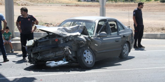 Elazığ’da otomobil kırmızı ışıkta duran araca arkadan çarptı: 5 yaralı