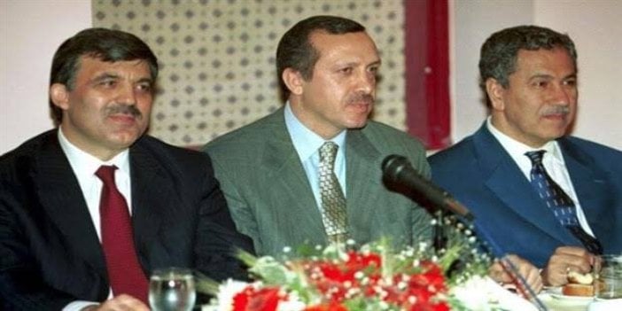 AKP'nin kurucularından olan Bülent Arınç'tan Cumhurbaşkanı Erdoğan'a fotoğraflı gönderme