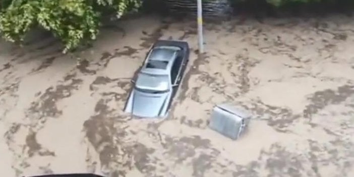 Bursa ve Yalova’yı sağanak vurdu. Dere taştı, araçlar sular içinde kaldı