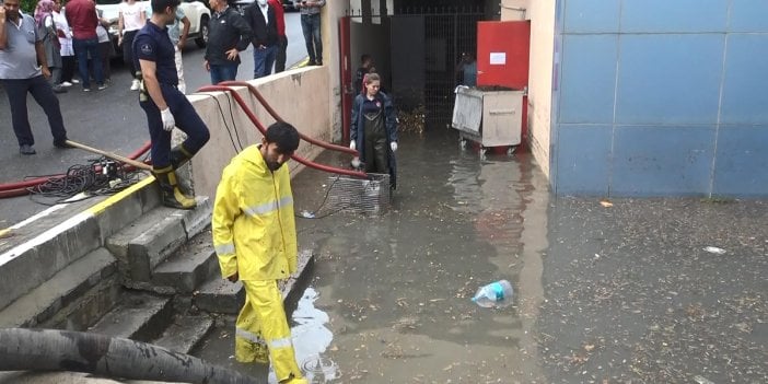 Avcılar Kaymakamlığı’nın bodrum katını su bastı