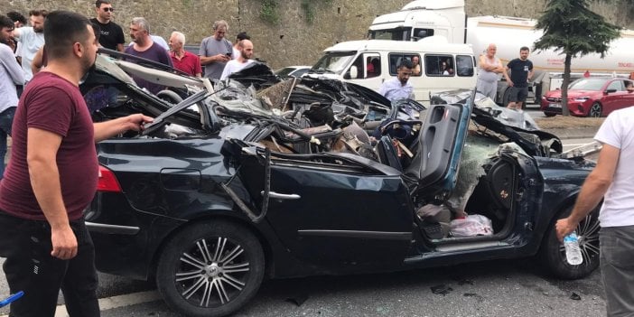 Tıra arkadan çarpan otomobilin tavanı kağıt gibi yırtıldı: 3’ü çocuk, 6 yaralı