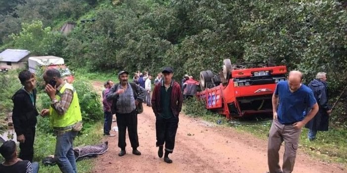 Fındık işçilerini taşıyan kamyon şarampole yuvarlandı: 13 yaralı