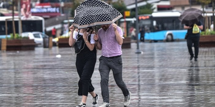 Flaş... Flaş... Sağanak yağış geri dönüyor. İstanbul için tarih verildi