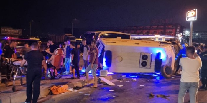 Ambulans ile otomobil çarpıştı: 3 yaralı