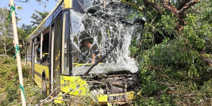 Bursa'da şehir içi otobüs arıza yapan kamyonete çarptı: 21 yaralı