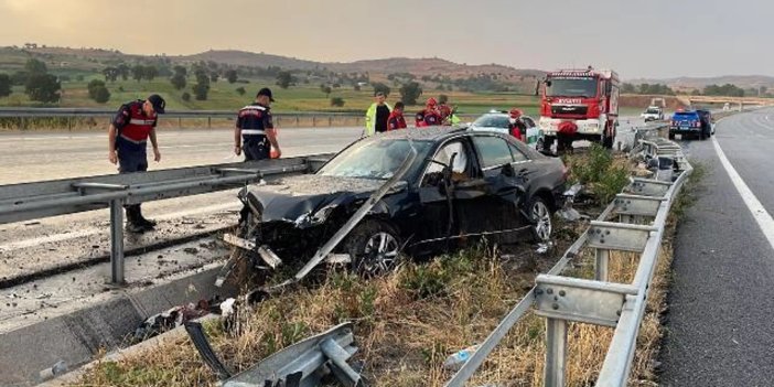 Tatil yolunda kaza geçiren çift öldü, iki çocukları yaralandı