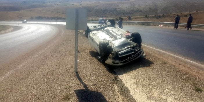 Sivas'ta takla atıp ters dönen aracın sürücüsü yaralandı