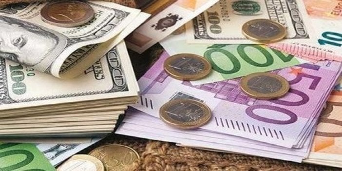 Dolar son anda euroya fark attı. Bir dolar bir euro hamle yaptı son sözü dolar 'ağa benim' diyerek söyledi