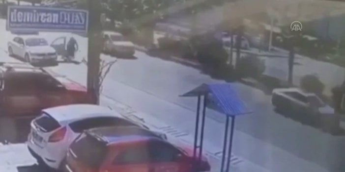 Otomobil sürücüleri kapı açarken dikkat. Otomobilin açılan kapısına çarpan motosiklet sürücüsü ağır yaralandı