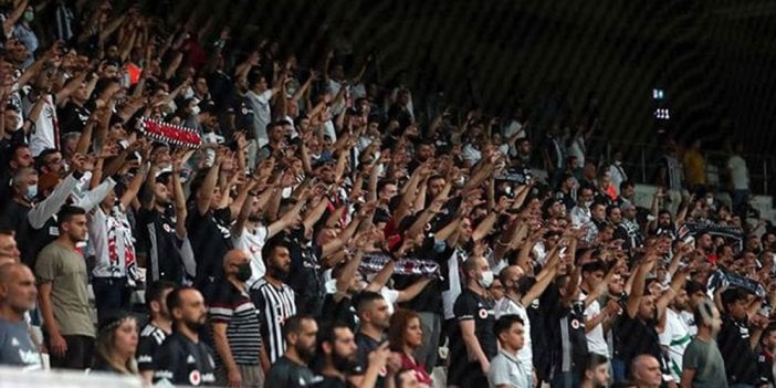 Beşiktaş maçında Vodafone Park 'Yaşa Mustafa Kemal Paşa yaşa' ve 'Türkiye laiktir laik kalacak' sloganlarıyla inledi