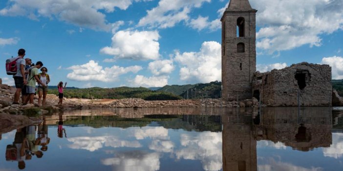 Kuraklık sonucu 11. yüzyıldan kalma kilise ortaya çıktı