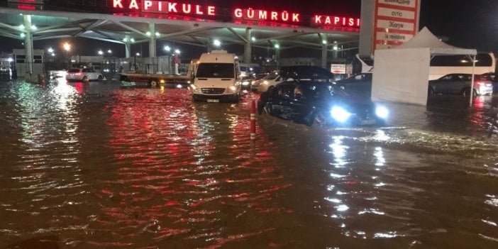 İşte Türkiye'nin en önemli sınır kapısının hali. Kapıkule'ye sel aldı