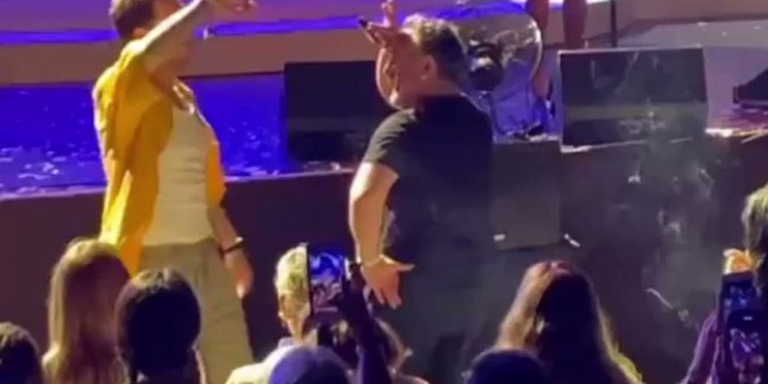 Cem Yılmaz ve Uraz Kaygılaroğlu konserde böyle döktürdü. Ünlü komedyenin dansı gündem oldu
