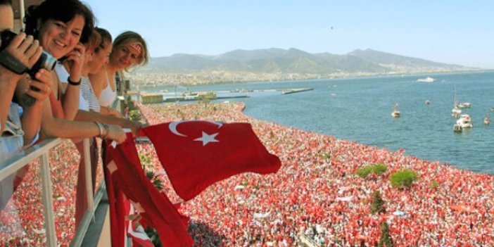 Kalbimiz İzmir'de atıyor. Hepimiz Mustafa Kemal'in askerleriyiz