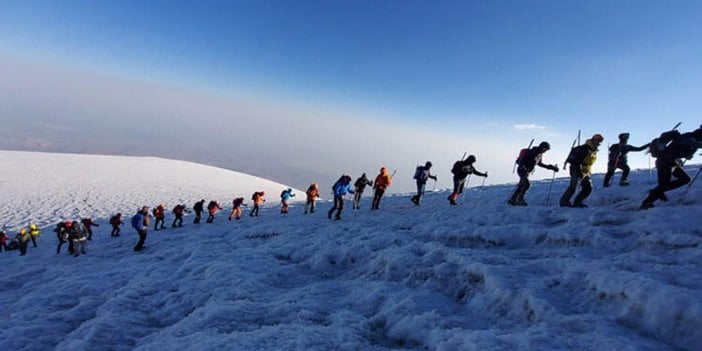 Ağrı Dağı ağlıyor. Türkiye'nin en yüksek zirvesindeki buzullar eriyor