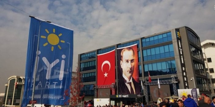 İYİ Parti'den flaş açıklama. Gürsel Tekin'in sözleri nedeniyle istifa ettiği iddia edilmişti. Nedeni bambaşka çıktı