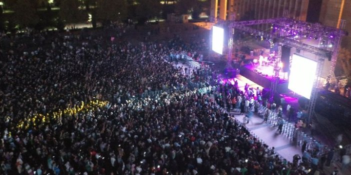 Şanlıurfa’da din görevlilerinin yasaklatmaya çalıştığı konser büyük bir coşkuyla yapıldı