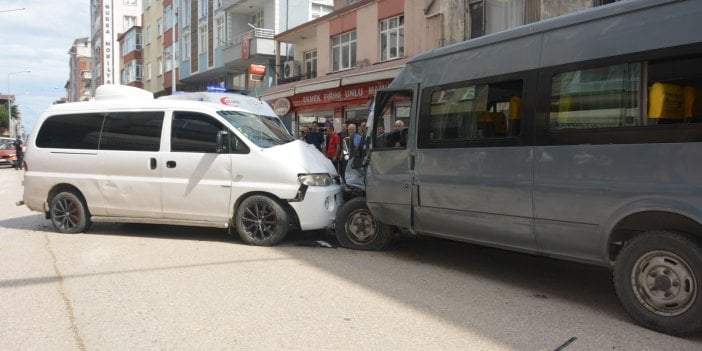 Ordu'da iki minibüs çarpıştı: 2 yaralı