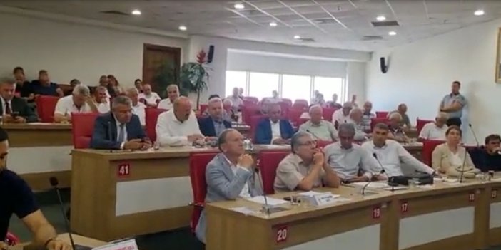 AKP’li belediye meclis üyesi harikalar diyarında. Herkesin evinde havuzu olduğunu iddia etti