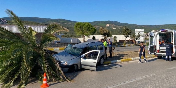 Kontrolden çıkan otomobil ağaca çarparak durabildi