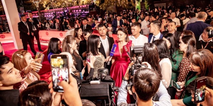 Nurgül Yeşilçay’ı Özbekistan'da bodyguard ordusu korudu