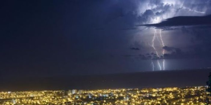 İskenderun Körfezi'nde şimşek fırtınası 