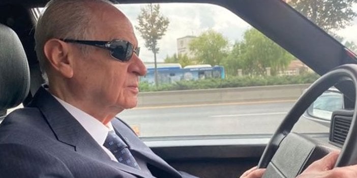 Klasik otomobiliyle Ankara'yı gezen Devlet Bahçeli'nin dinlediği şarkı gündem oldu