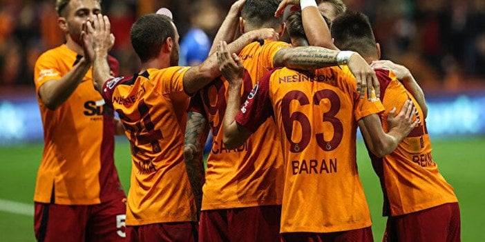 Galatasaray'da Okan Buruk'un 2 takım çıkardı