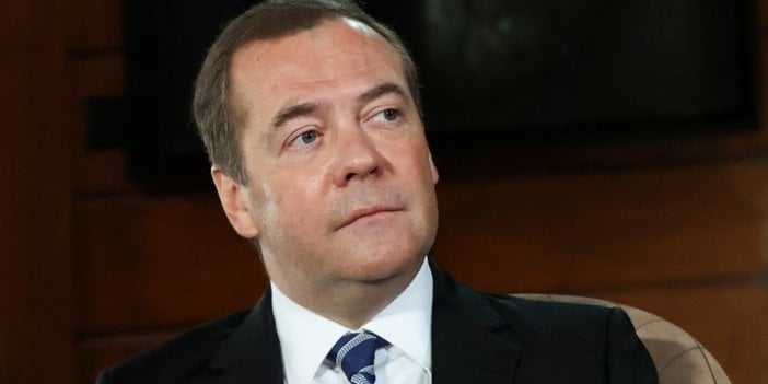 Medvedev komşularına meydan okudu. Nükleer tehdidini yineledi