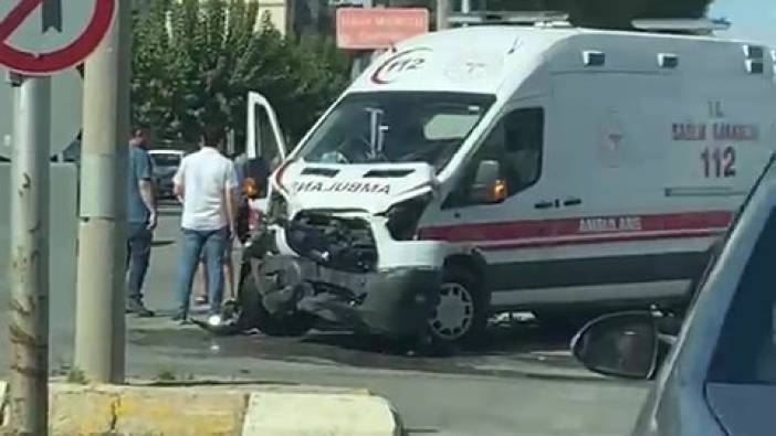 Hasta taşıyan ambulans kaza yaptı: 4 yaralı (27 Eylül 2022)