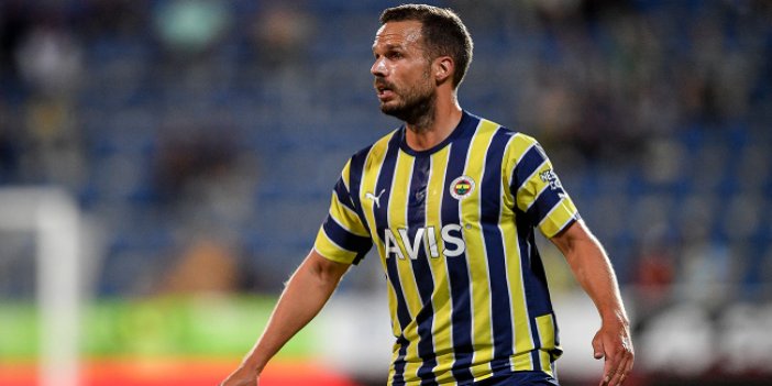 Fenerbahçe resmen açıkladı. Yıldız futbolcuyla yollar ayrıldı