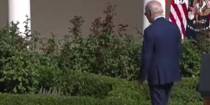 ABD Başkanı Joe Biden, kürsüden inmek isterken yine yolunu şaşırdı. Biden'in hareketleri zaman zaman sosyal medyada gündem oluyordu