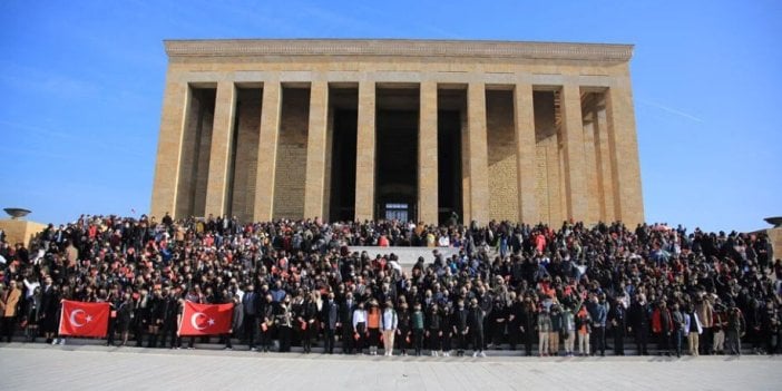 Anıtkabir'e yürümek isteyen öğretmenlere engel. Meslek kanununu protesto edeceklerdi