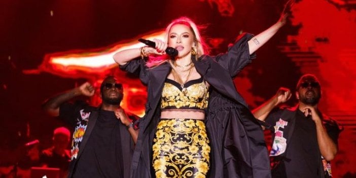 Hadise boşanma sonrası ilk konserinde efkarlandı. ''Başlarken güzeldi''