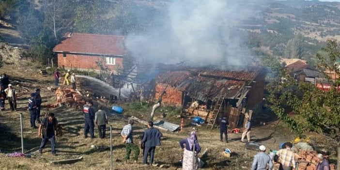 Bursa'da köy evi küle döndü