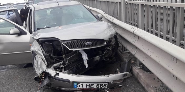 Samsun’da otomobil yoldan çıkarak bariyere çarptı: 2 yaralı