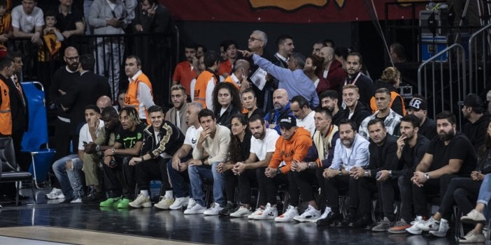 Galatasaray parkede kaybetti. Futbol takımı izledi